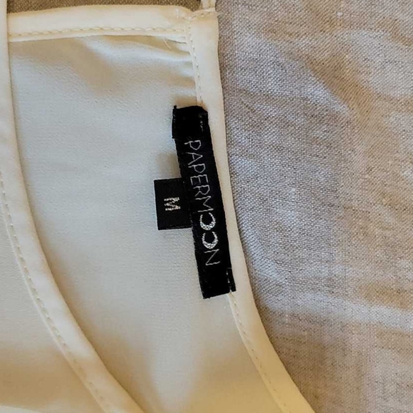 Pretty cream top with feminine details - Picture 5 of 5